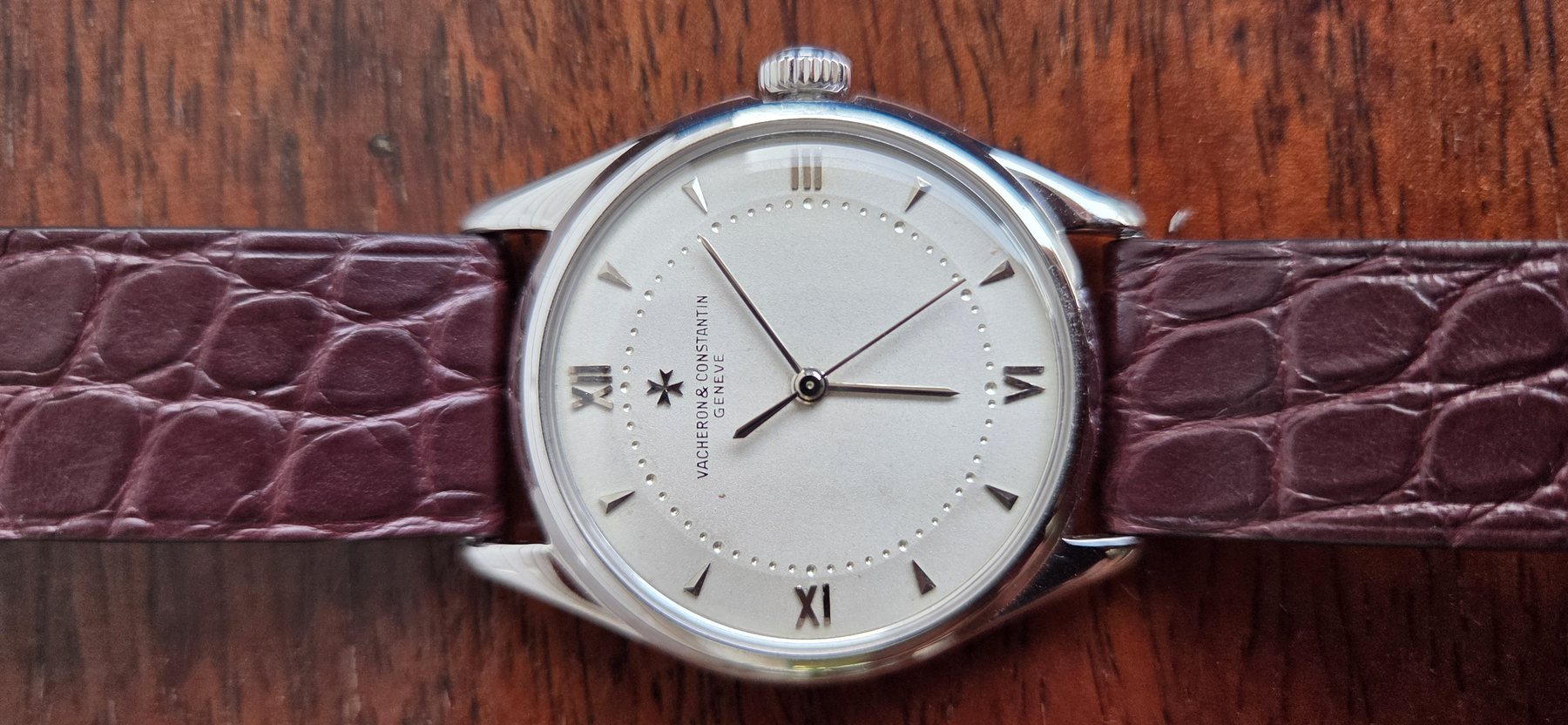 Close view of the dial showing the applied Maltese cross above the Vacheron & Constantin Genève signature.