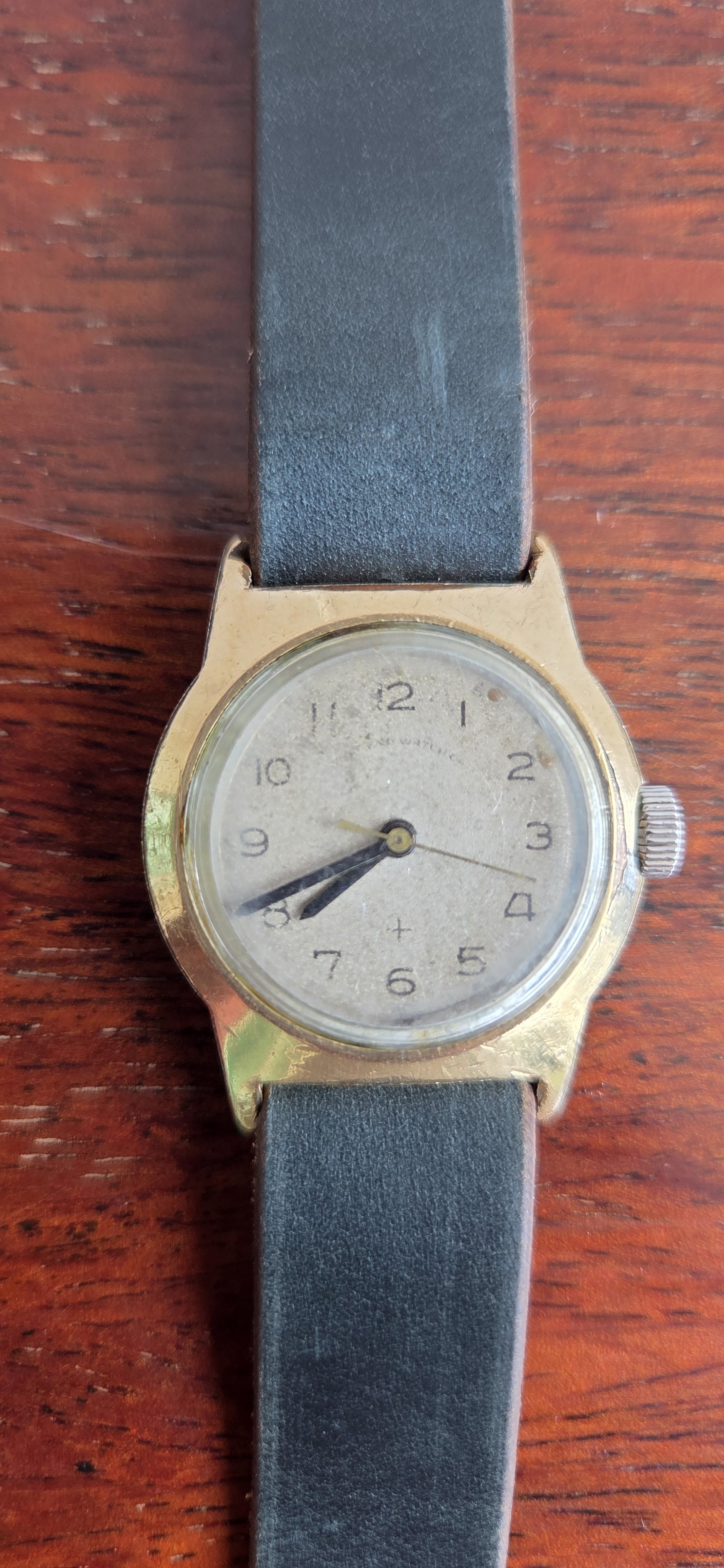 The dial from a slightly different angle, showing the gilt bezel.